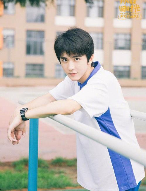 娱乐吃瓜美少女侯明昊,娱乐吃瓜界的青春偶像